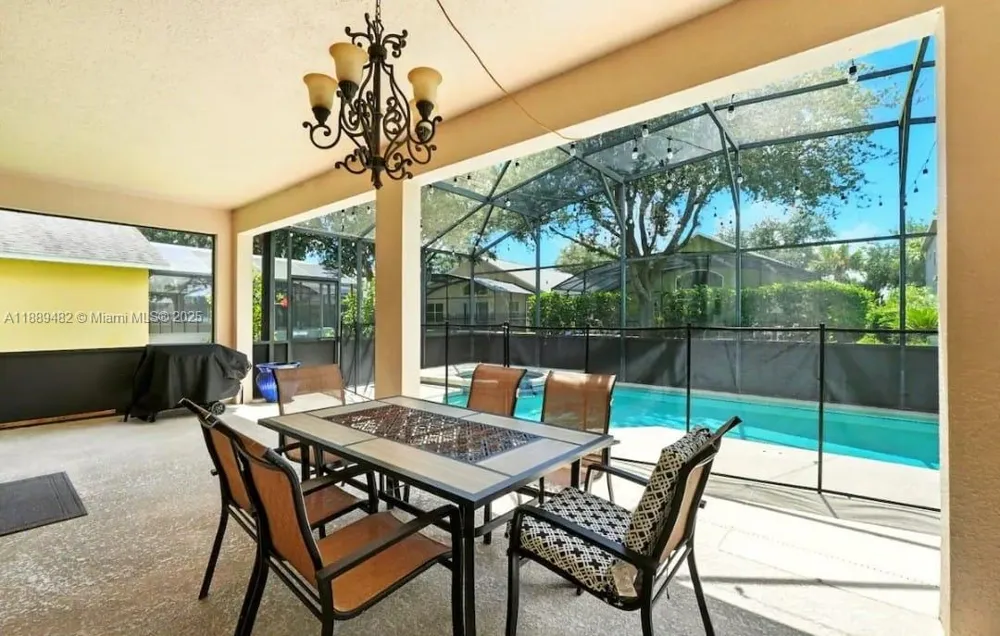 8520 SUNRISE KEY DR Kissimmee, FL 34747