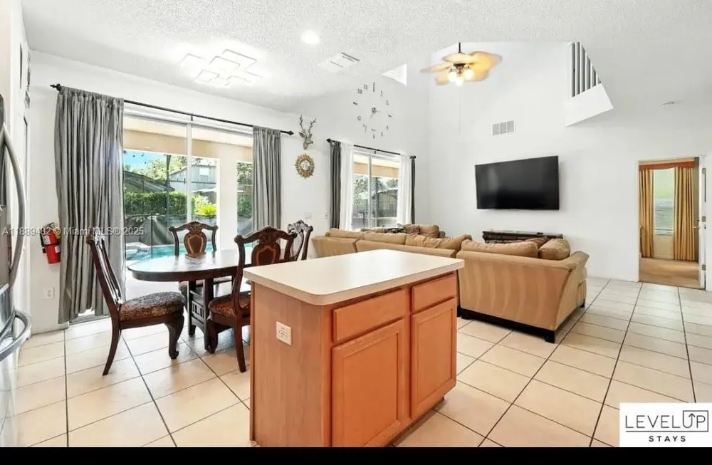 8520 SUNRISE KEY DR Kissimmee, FL 34747