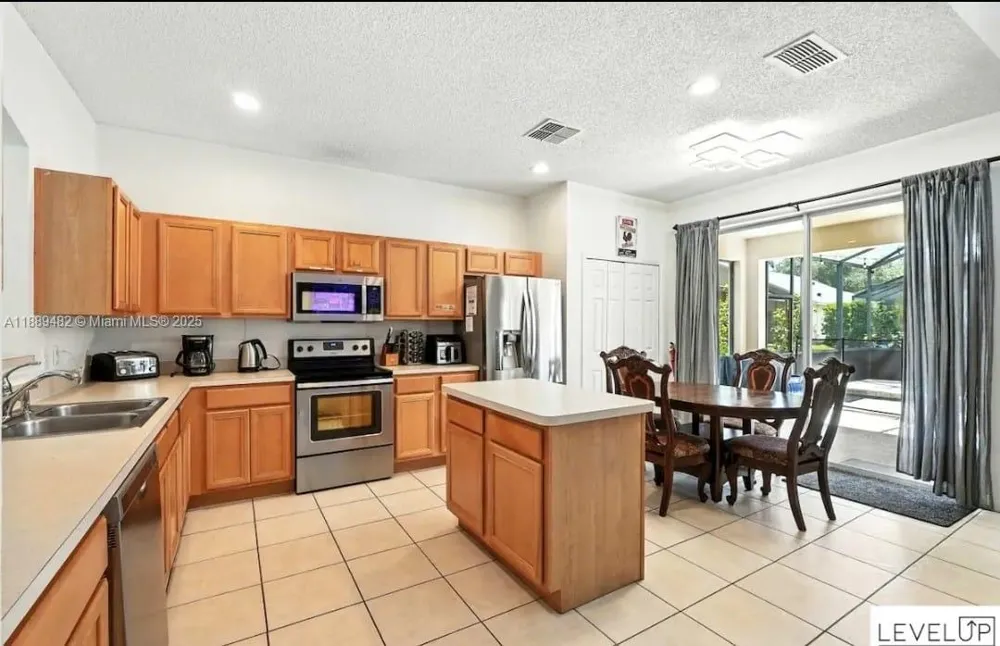 8520 SUNRISE KEY DR Kissimmee, FL 34747