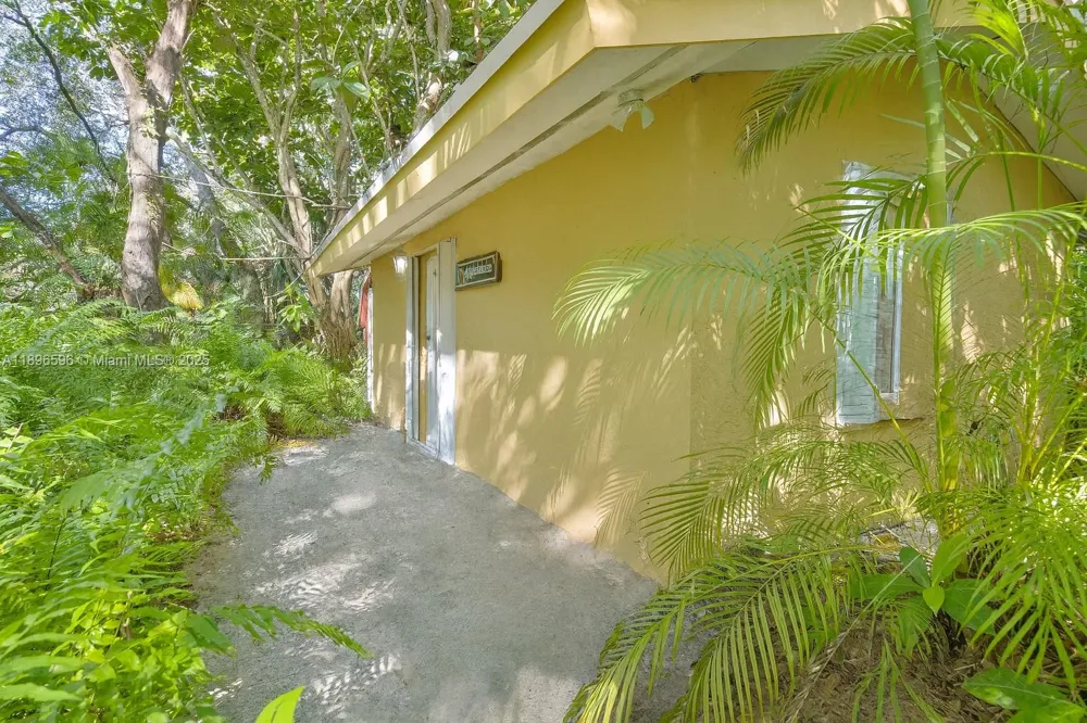15000 Old Cutler Rd Palmetto Bay, FL 33158