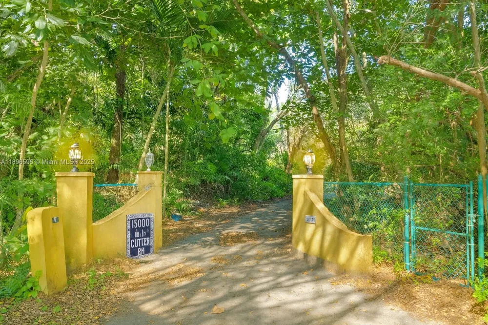 15000 Old Cutler Rd Palmetto Bay, FL 33158
