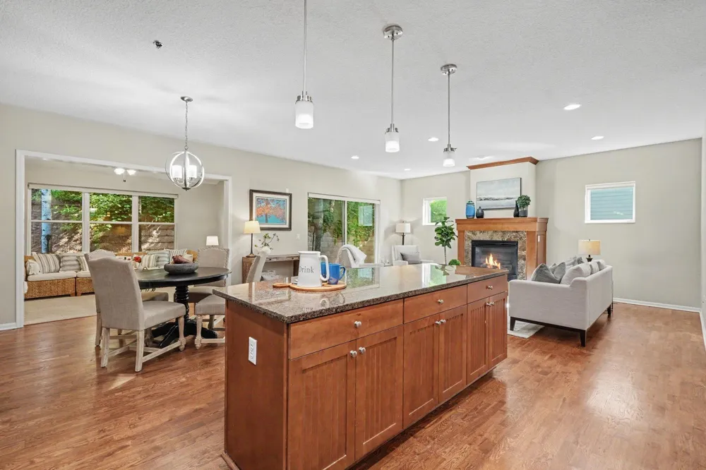 17820 Valley Cove Court Deephaven, MN 55391