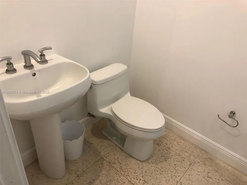 900 Brickell Key Blvd #2205 Miami, FL 33131