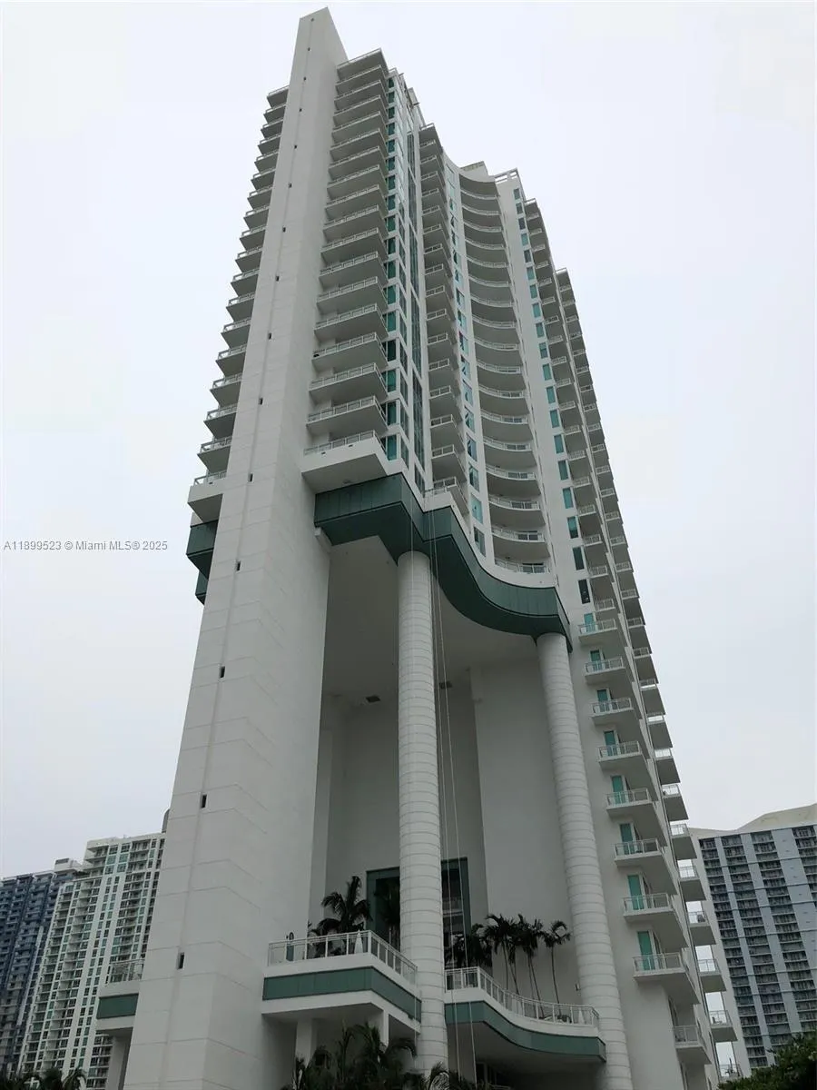 900 Brickell Key Blvd #2205 Miami, FL 33131