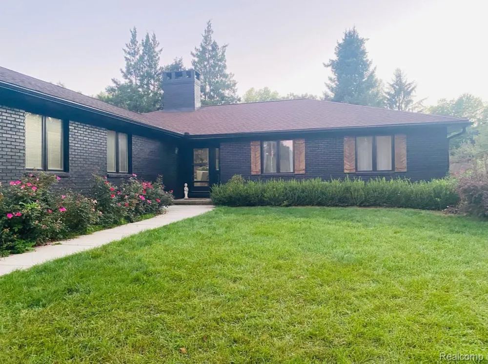 6803 Napoleon Road Leoni Township, MI 49201