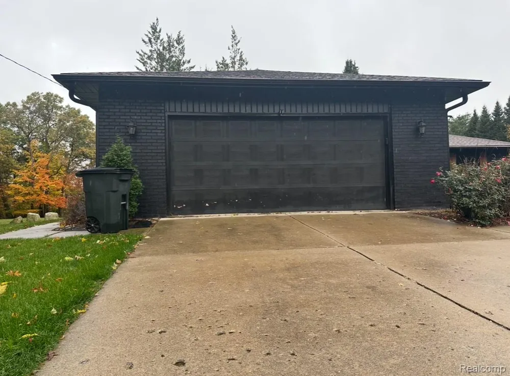 6803 Napoleon Road Leoni Township, MI 49201