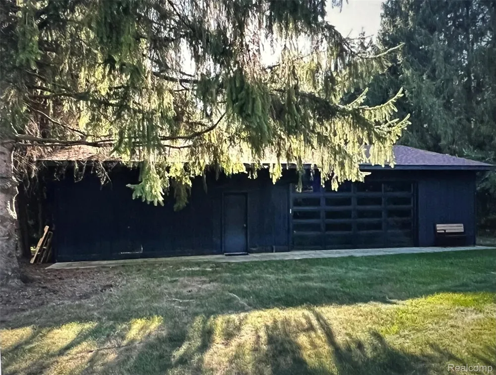 6803 Napoleon Road Leoni Township, MI 49201