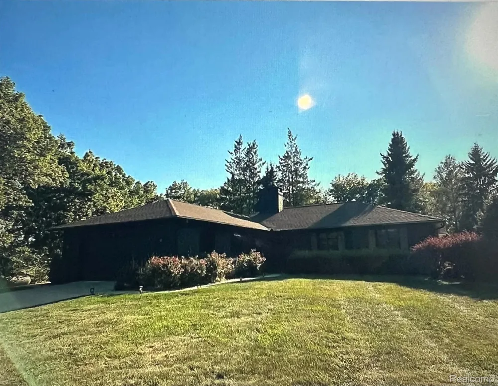6803 Napoleon Road Leoni Township, MI 49201