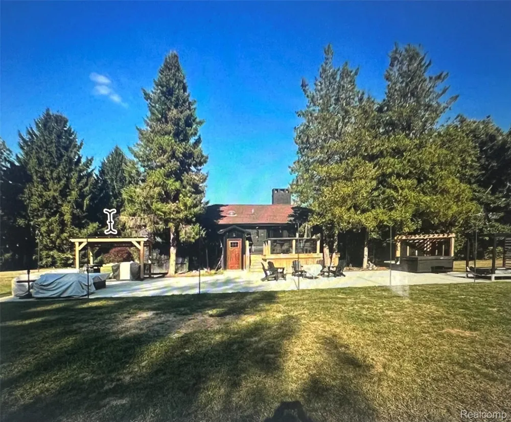 6803 Napoleon Road Leoni Township, MI 49201