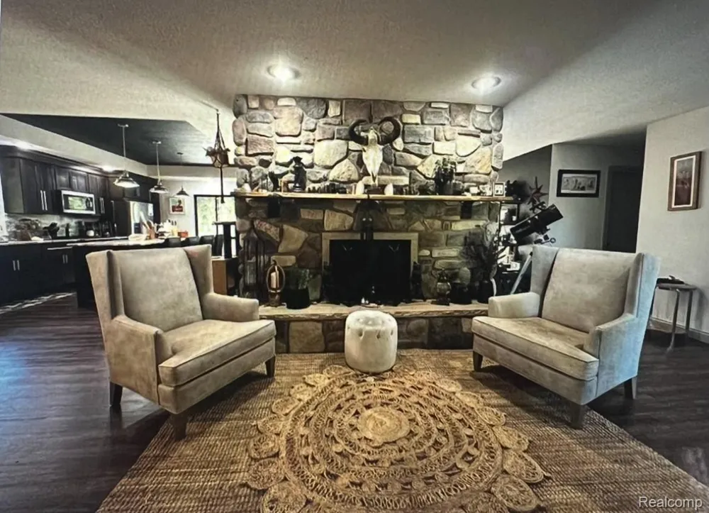 6803 Napoleon Road Leoni Township, MI 49201