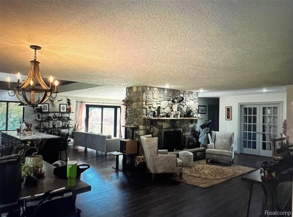 6803 Napoleon Road Leoni Township, MI 49201