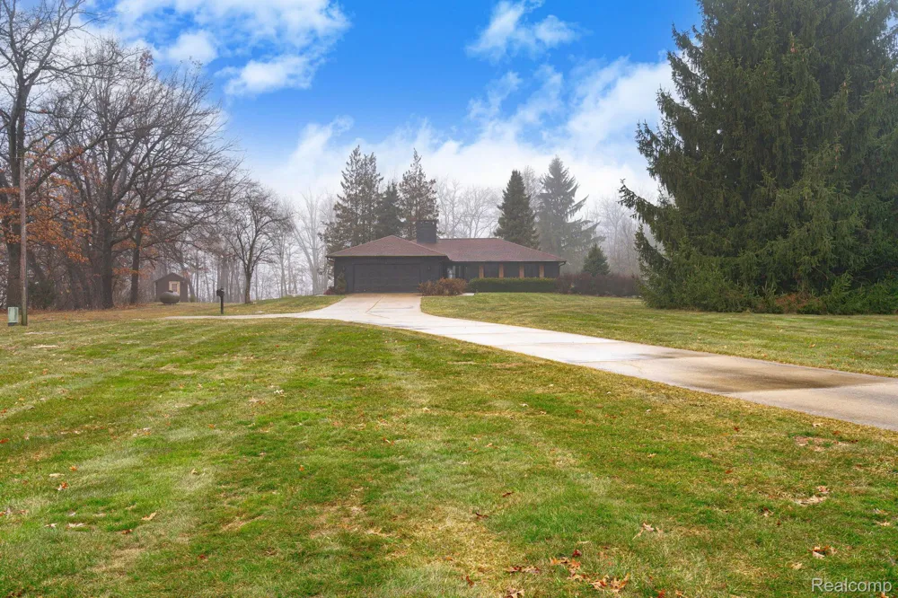 6803 Napoleon Road Leoni Township, MI 49201