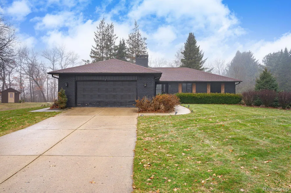 6803 Napoleon Road Leoni Township, MI 49201