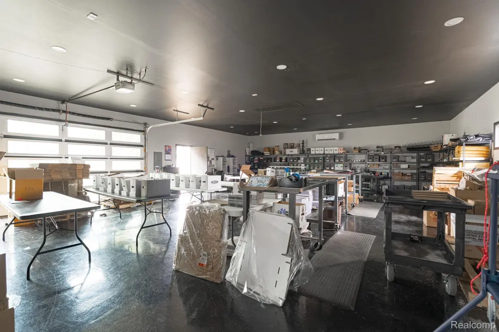 6803 Napoleon Road Leoni Township, MI 49201