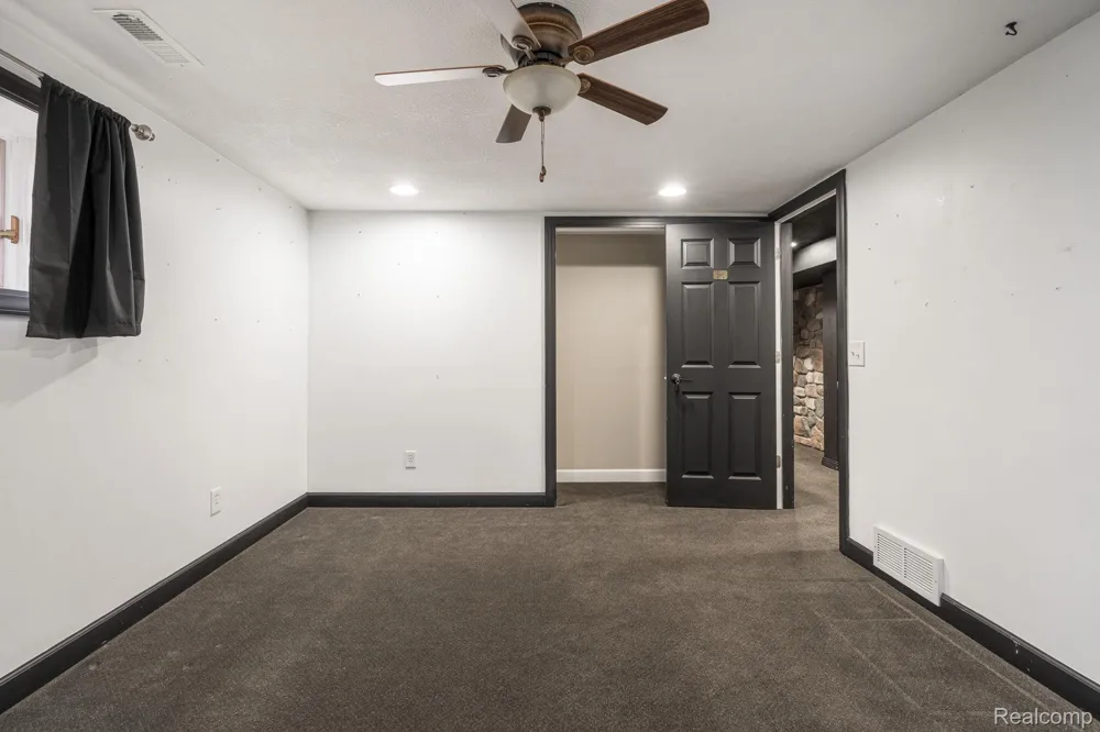 6803 Napoleon Road Leoni Township, MI 49201