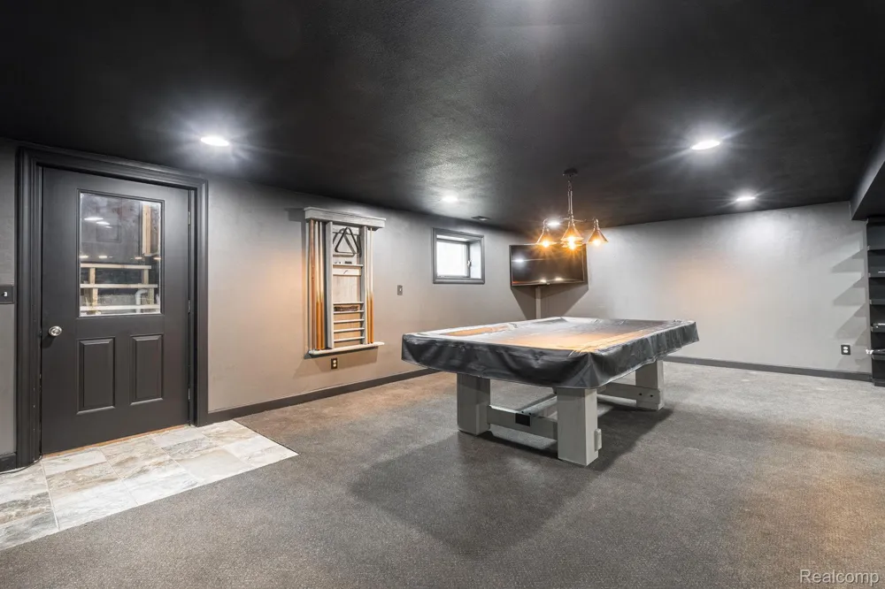 6803 Napoleon Road Leoni Township, MI 49201
