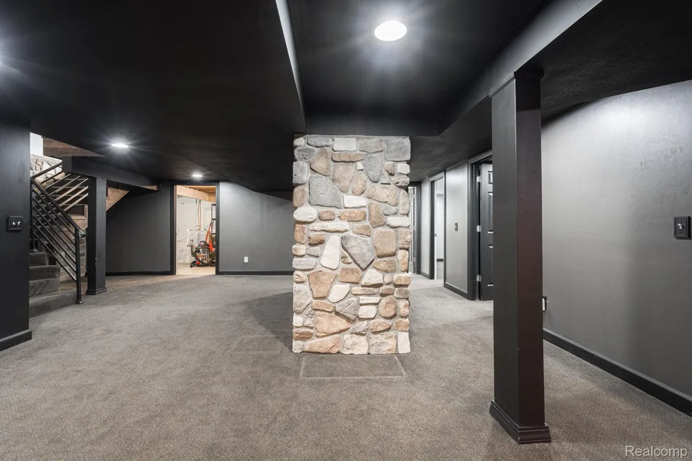 6803 Napoleon Road Leoni Township, MI 49201