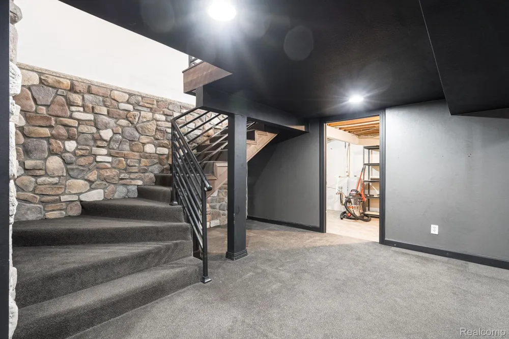 6803 Napoleon Road Leoni Township, MI 49201