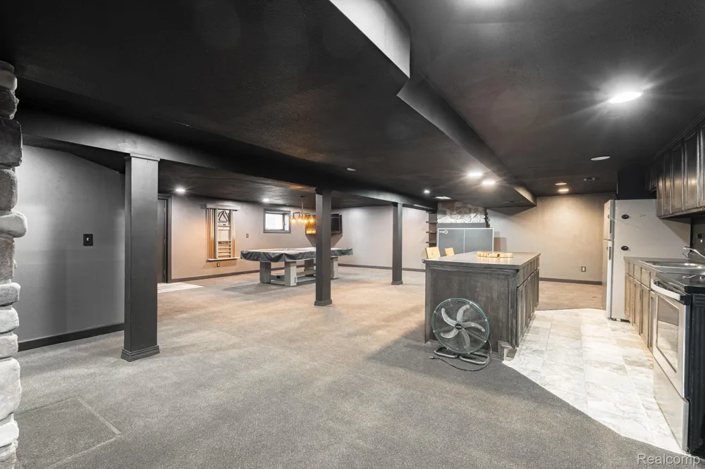 6803 Napoleon Road Leoni Township, MI 49201