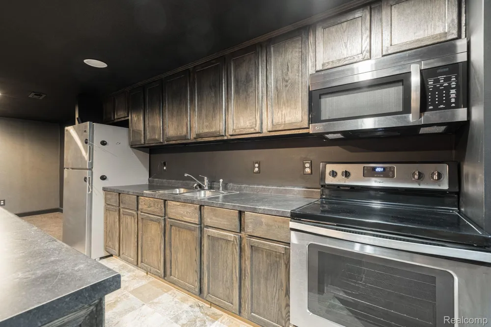 6803 Napoleon Road Leoni Township, MI 49201