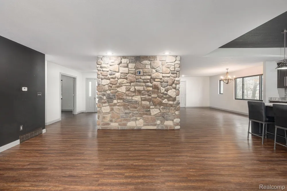 6803 Napoleon Road Leoni Township, MI 49201