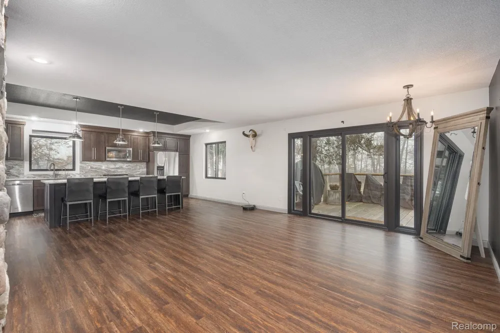6803 Napoleon Road Leoni Township, MI 49201
