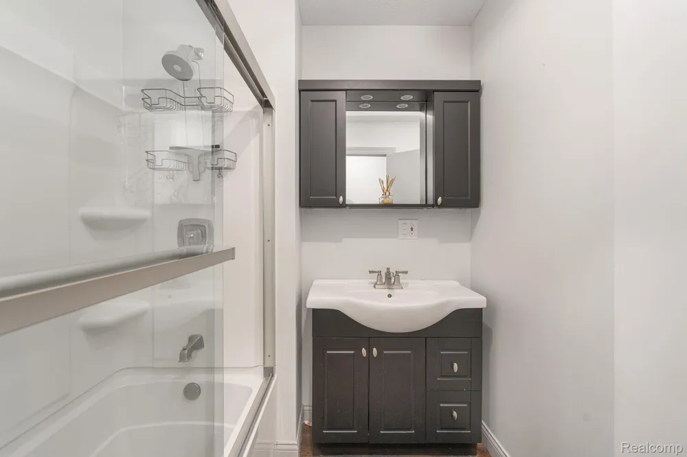 6803 Napoleon Road Leoni Township, MI 49201