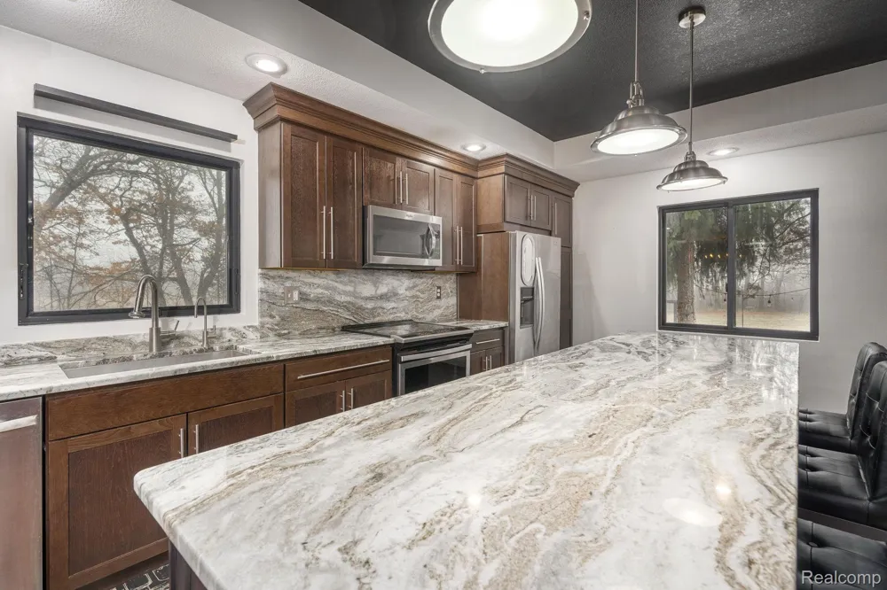 6803 Napoleon Road Leoni Township, MI 49201