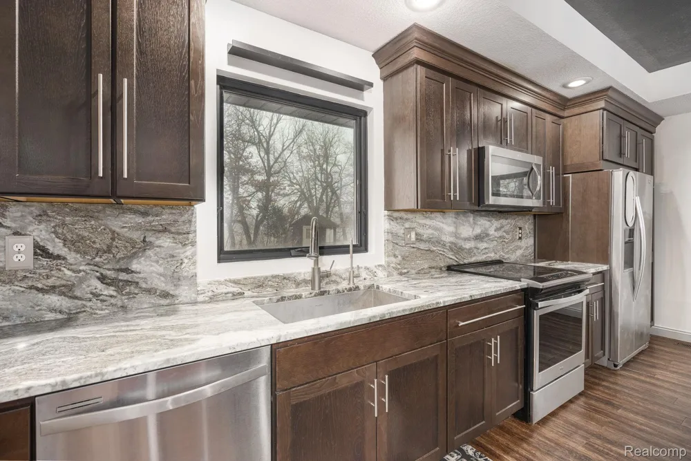 6803 Napoleon Road Leoni Township, MI 49201