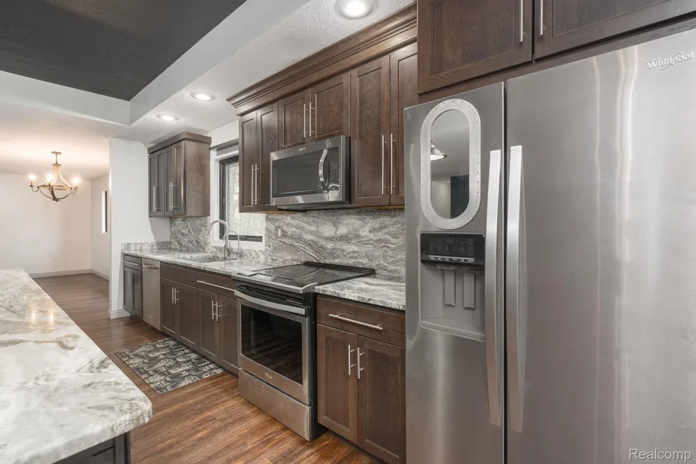 6803 Napoleon Road Leoni Township, MI 49201