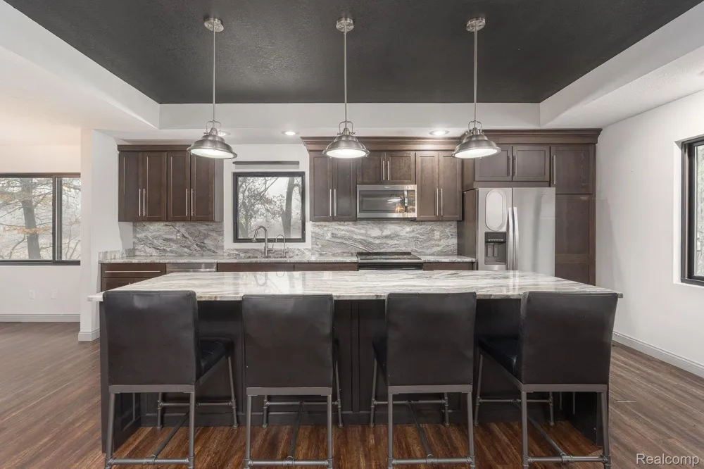 6803 Napoleon Road Leoni Township, MI 49201