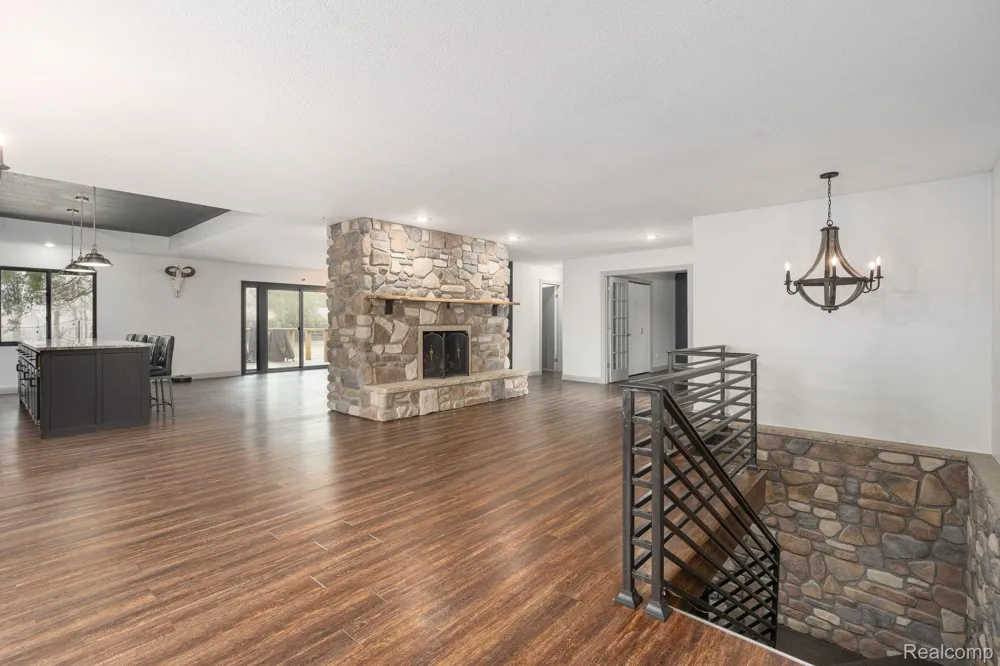 6803 Napoleon Road Leoni Township, MI 49201