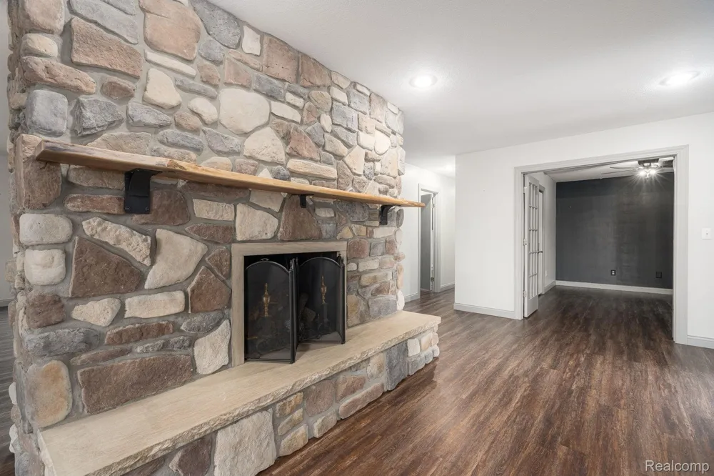 6803 Napoleon Road Leoni Township, MI 49201