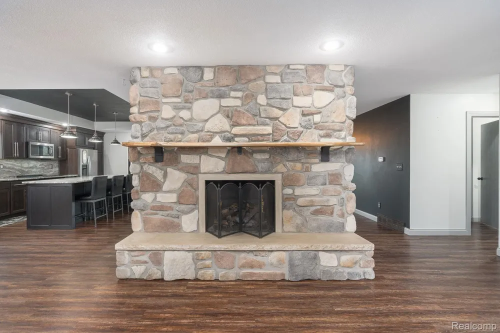 6803 Napoleon Road Leoni Township, MI 49201
