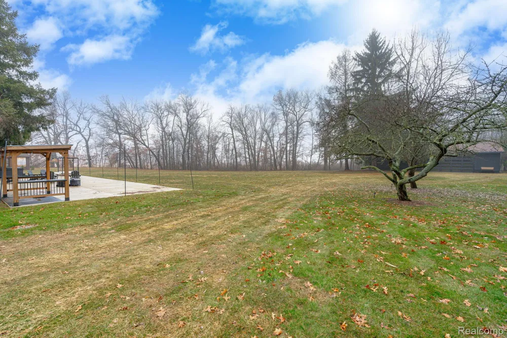 6803 Napoleon Road Leoni Township, MI 49201