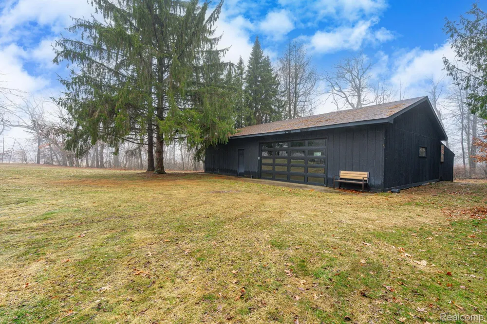 6803 Napoleon Road Leoni Township, MI 49201