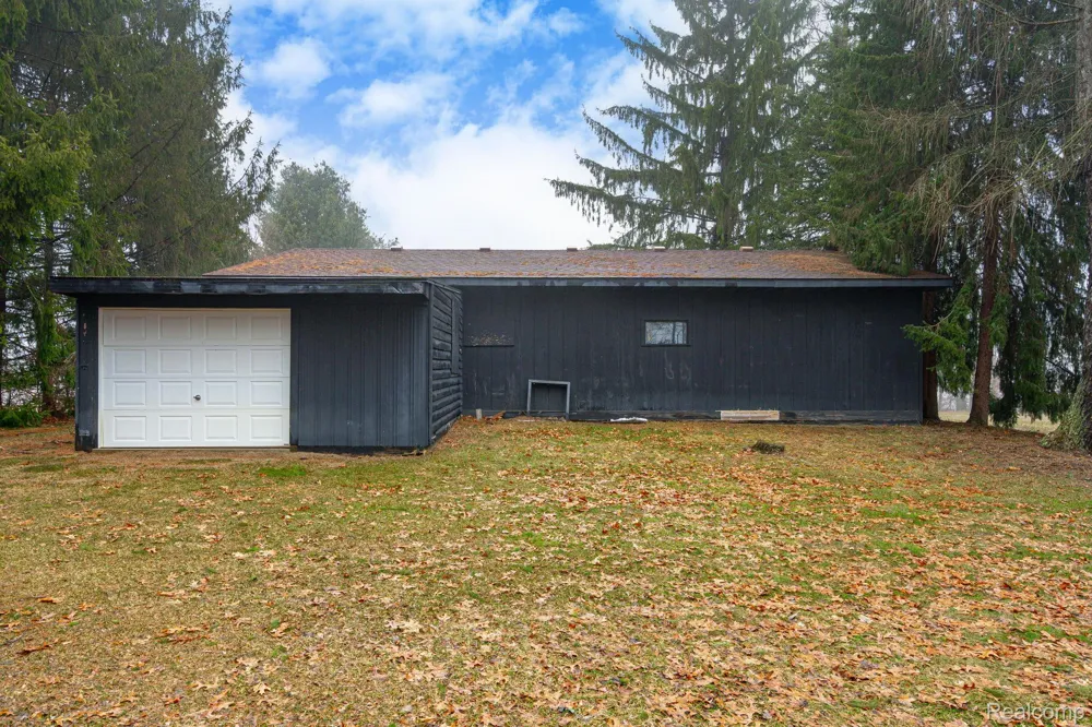 6803 Napoleon Road Leoni Township, MI 49201