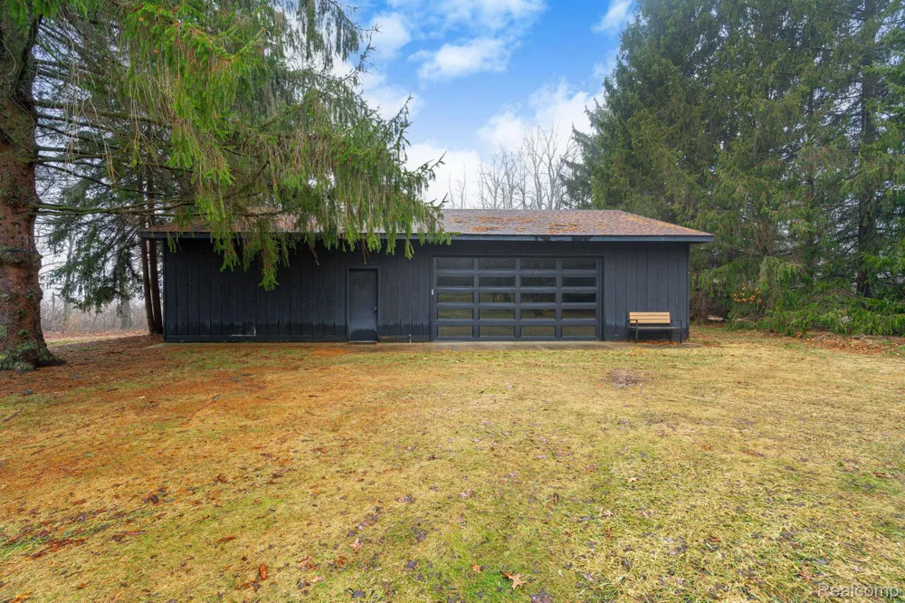 6803 Napoleon Road Leoni Township, MI 49201