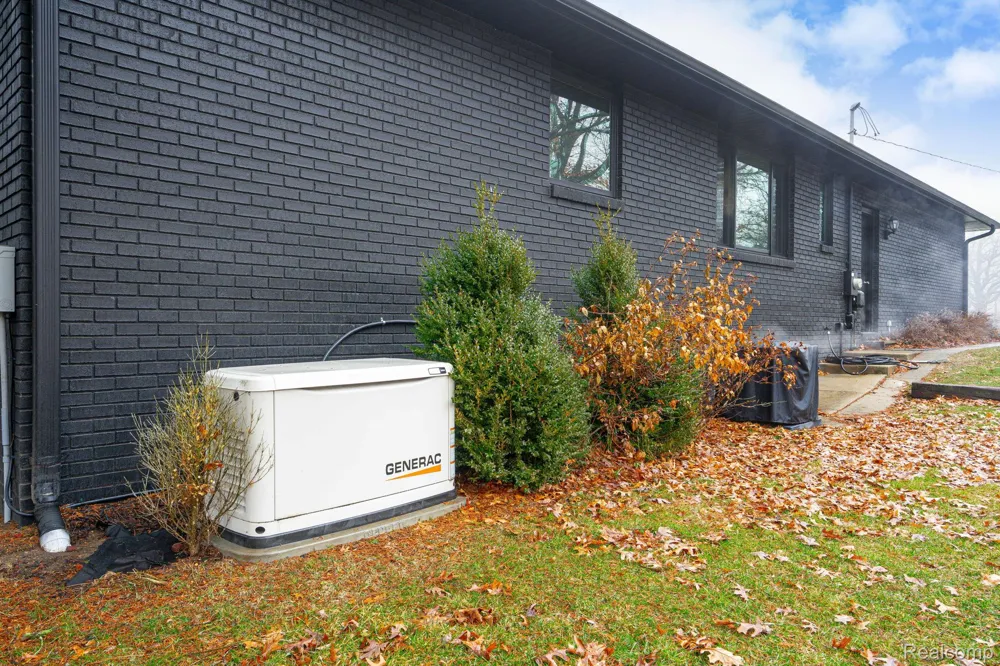 6803 Napoleon Road Leoni Township, MI 49201