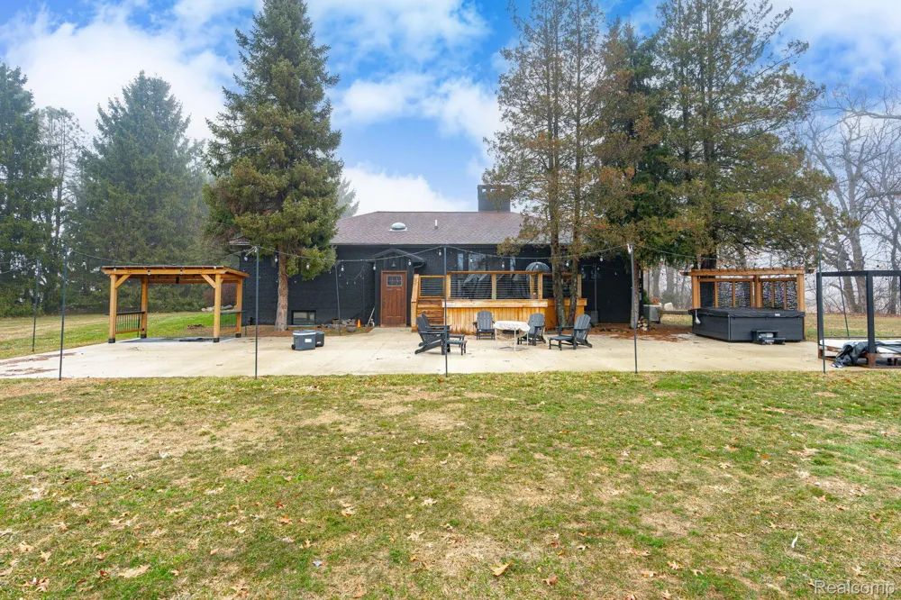 6803 Napoleon Road Leoni Township, MI 49201
