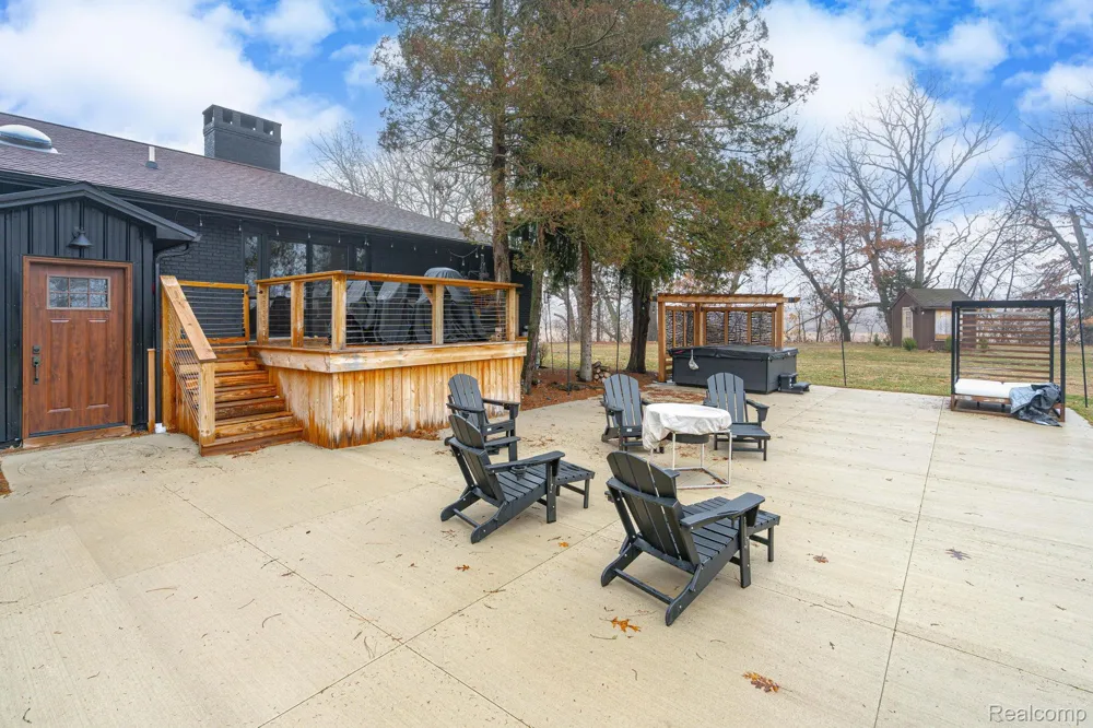 6803 Napoleon Road Leoni Township, MI 49201