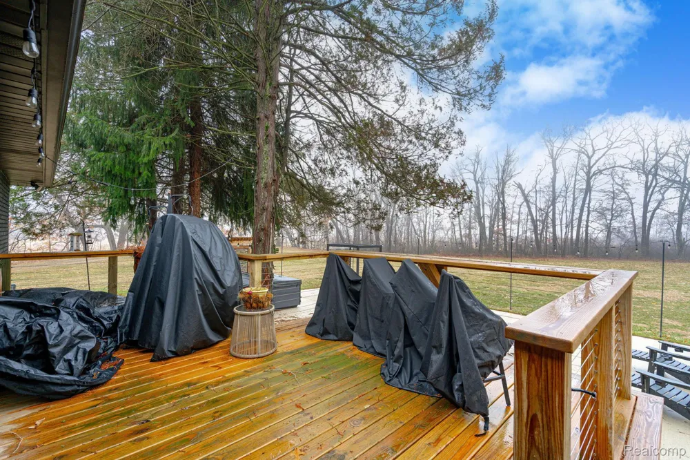 6803 Napoleon Road Leoni Township, MI 49201