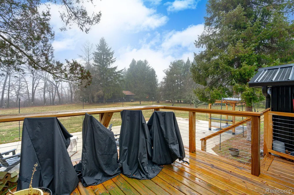 6803 Napoleon Road Leoni Township, MI 49201
