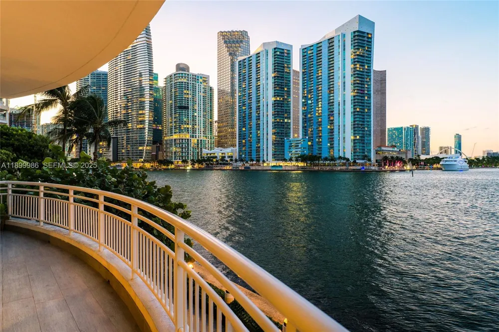 848 Brickell Key Dr #204 Miami, FL 33131