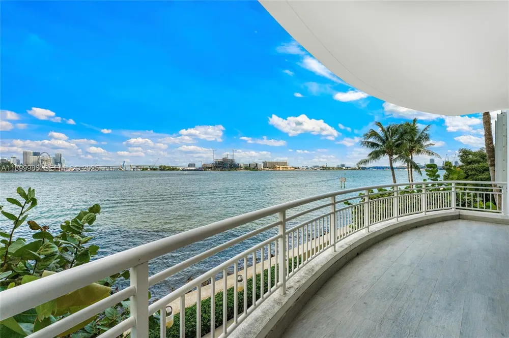 848 Brickell Key Dr #204 Miami, FL 33131