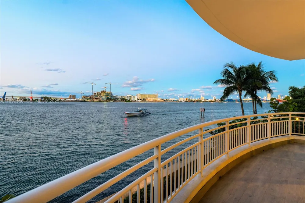 848 Brickell Key Dr #204 Miami, FL 33131