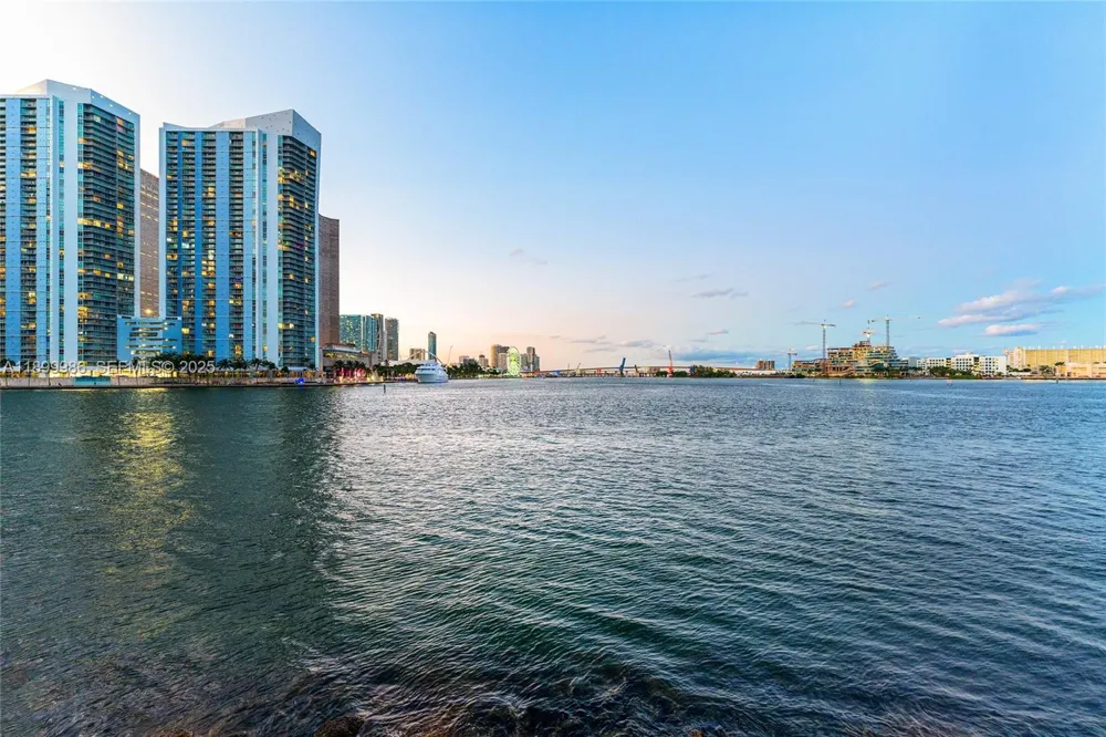 848 Brickell Key Dr #204 Miami, FL 33131