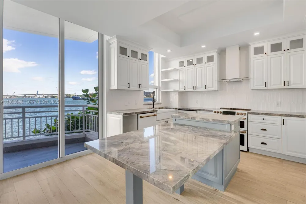 848 Brickell Key Dr #204 Miami, FL 33131