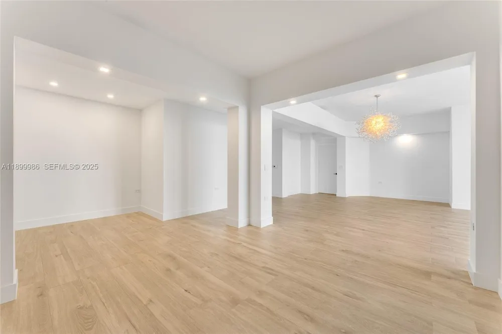 848 Brickell Key Dr #204 Miami, FL 33131