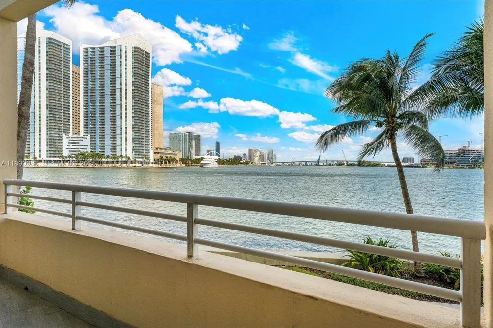 848 Brickell Key Dr #204 Miami, FL 33131